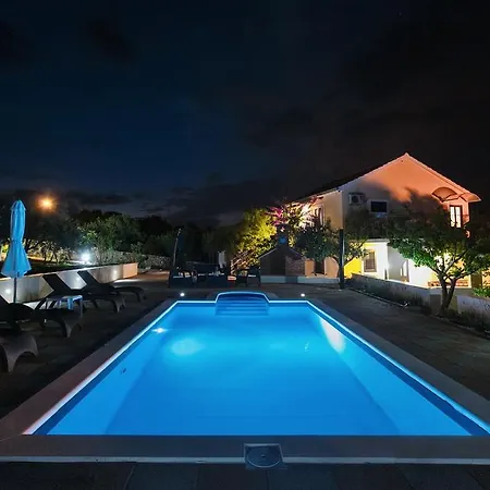 Luxury With A Swimming Pool Milna, Brac - 5650 Milna