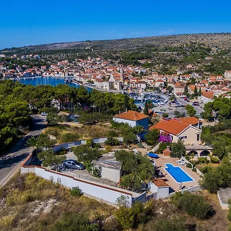 Villa Luxury With A Swimming Pool Milna, Brac - 5650 Milna (Brac)